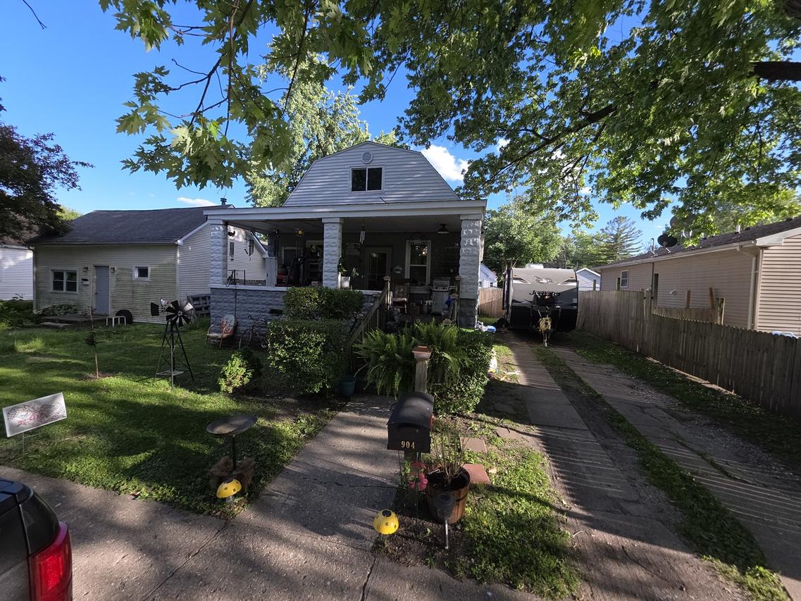 904 E Macon St., Clinton, IL 61727