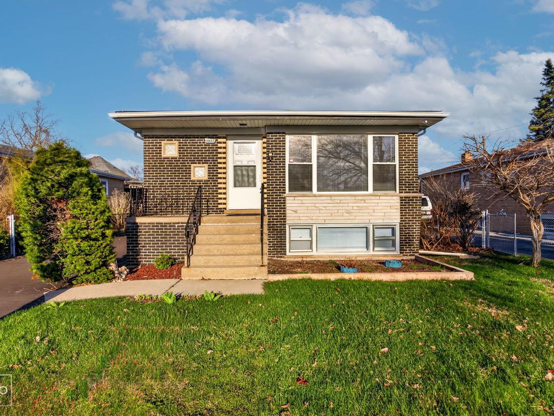 10643 S 83rd Ave., Palos Hills, IL 60465