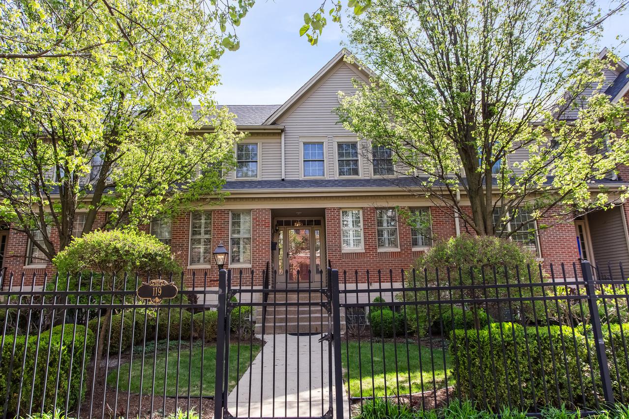 119 N Haven Rd., Elmhurst, IL 60126