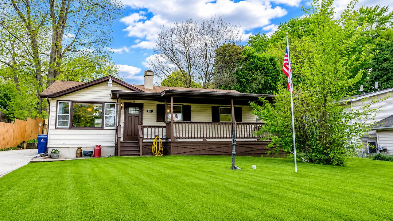 33022 N John Mogg Rd., Grayslake, IL 60030