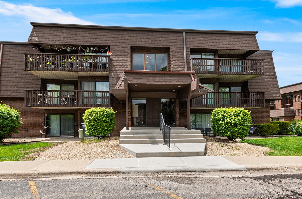 1620 Richmond Cir. #105, Joliet, IL 60435