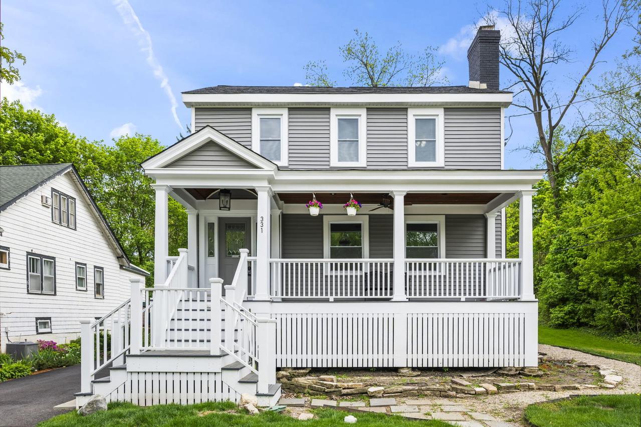 331 E Russell St., Barrington, IL 60010