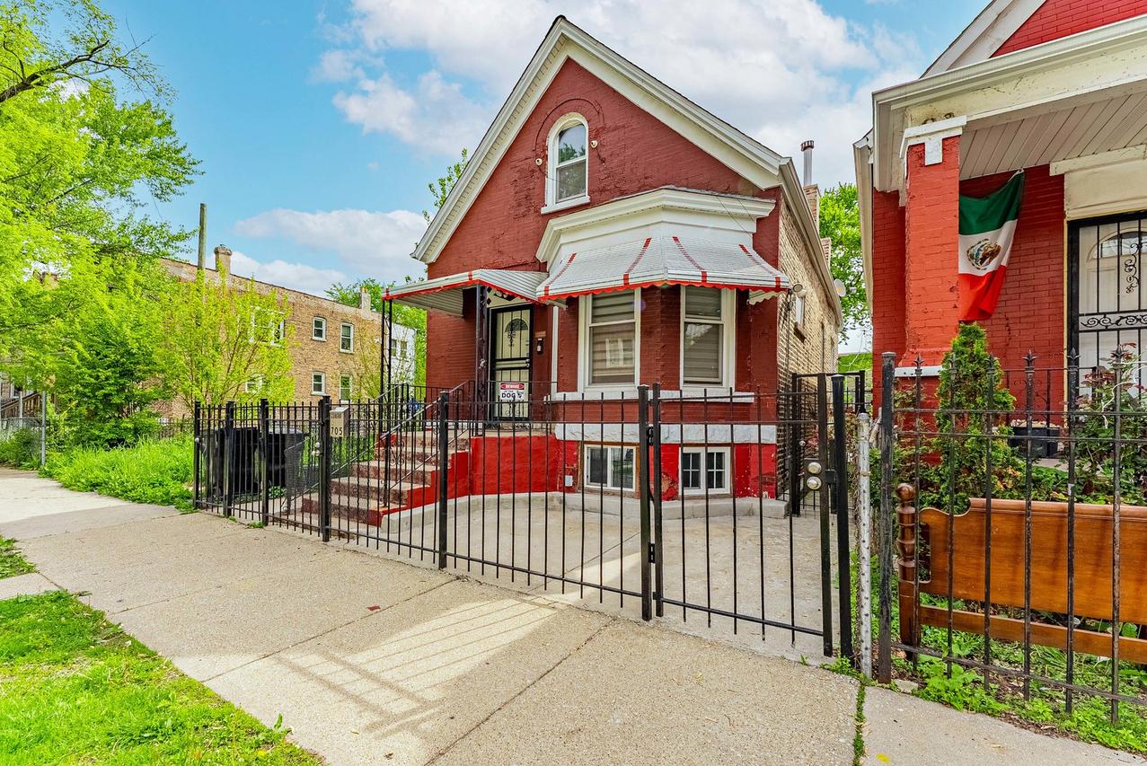 705 N Ridgeway Ave., Chicago, IL 60624