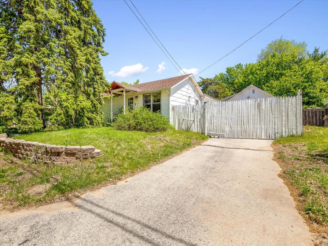 205 N Jones Ter., Oregon, IL 61061