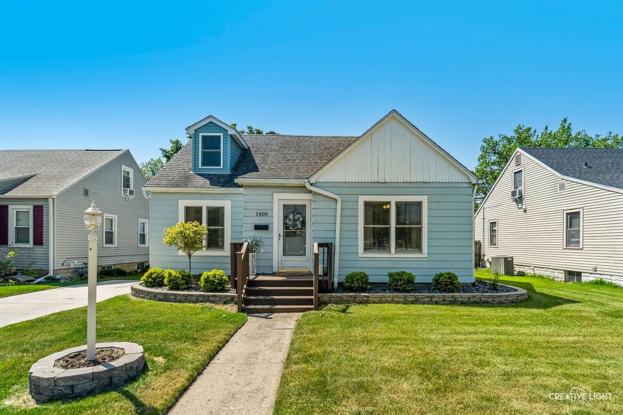 1606 Clark St., Dekalb, IL 60115