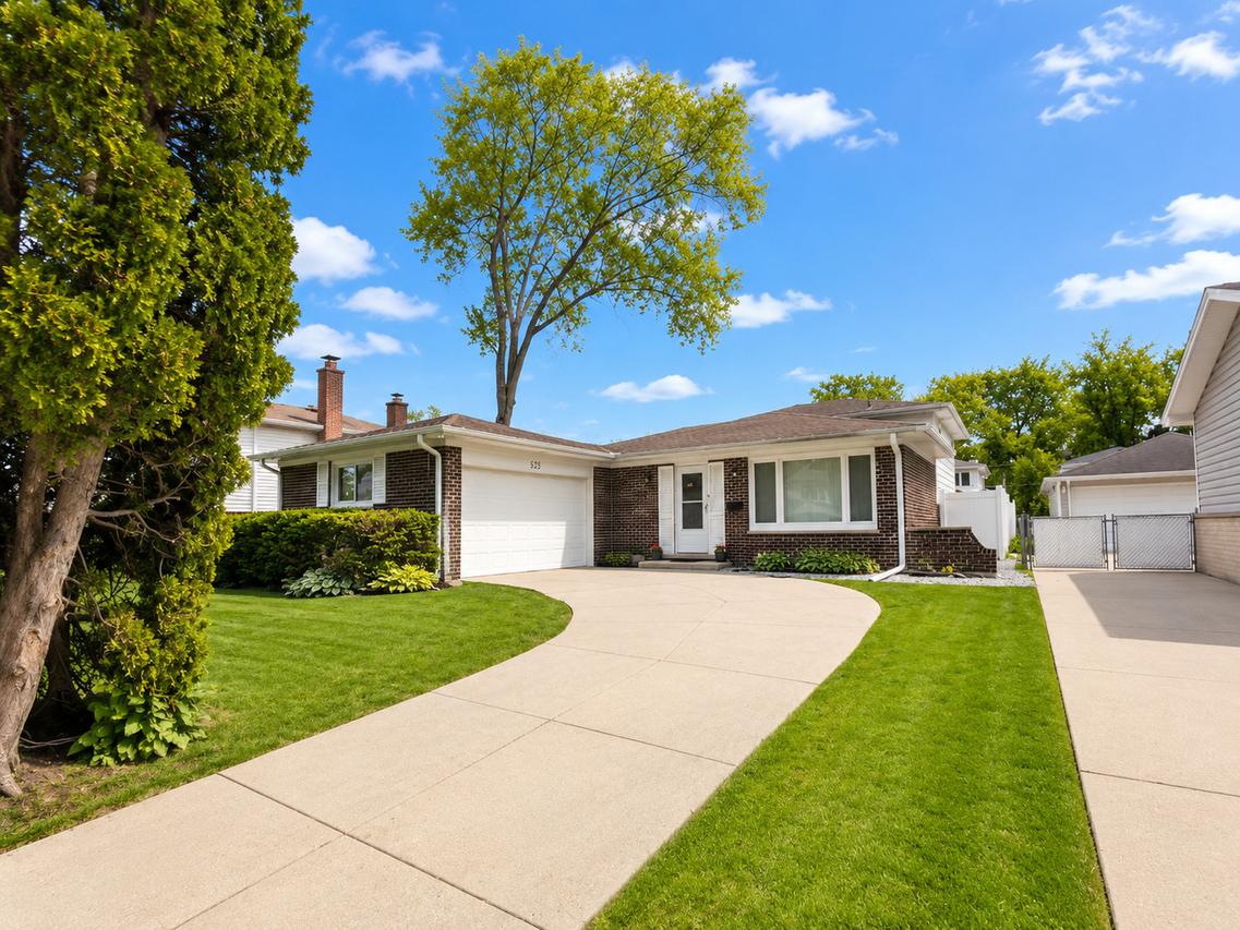625 Devonshire Dr., Des Plaines, IL 60018