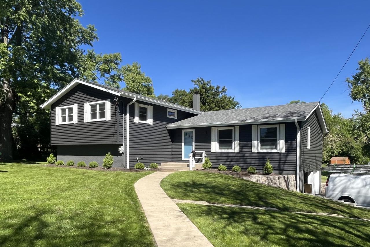 704 Plainfield Rd., Downers Grove, IL 60516
