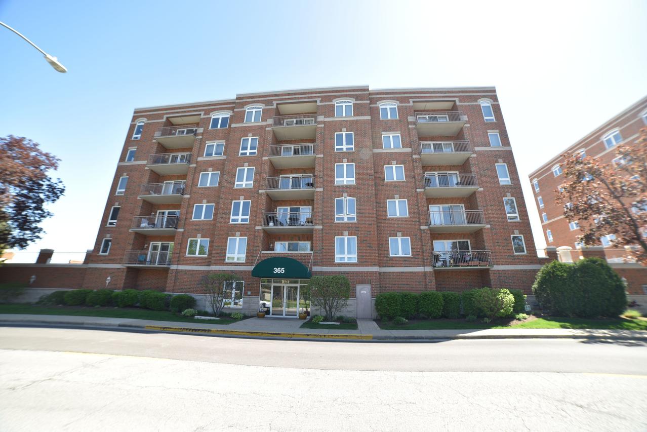 365 Graceland Ave. #606, Des Plaines, IL 60016