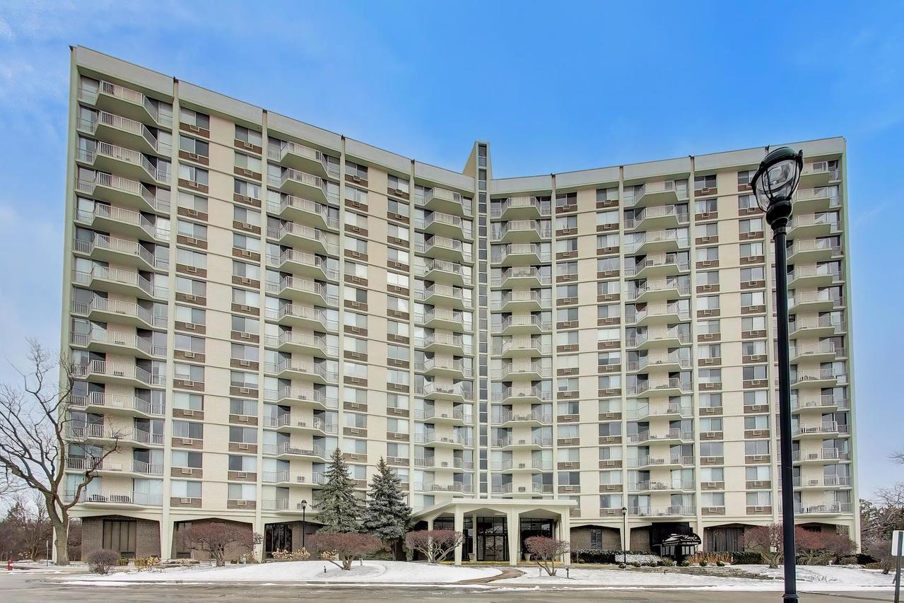 40 N Tower Rd. #16N, Oak Brook, IL 60523