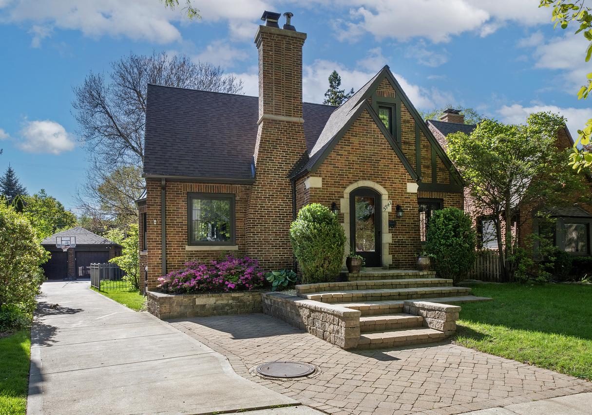 5941 N Knox Ave., Chicago, IL 60646