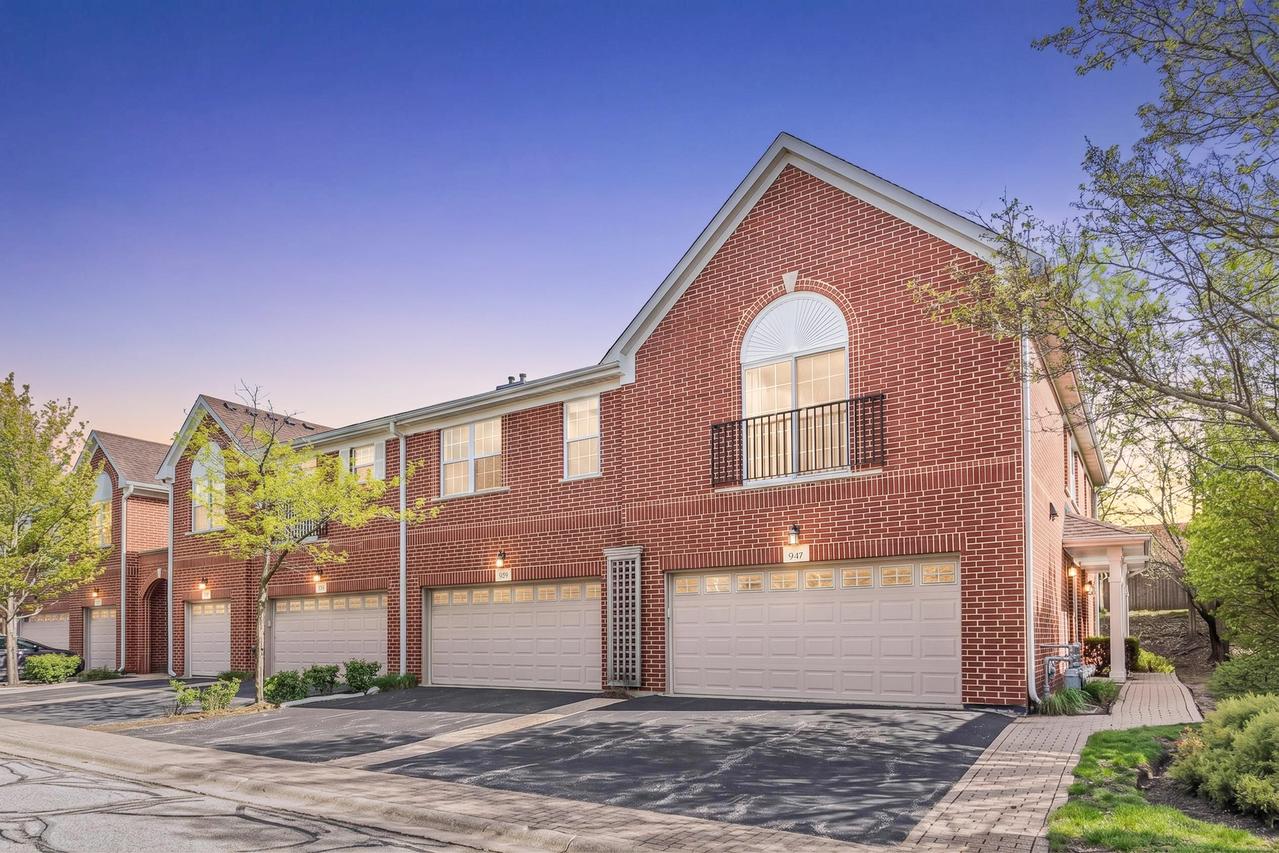 947 Kensington Dr. #7-E3, Northbrook, IL 60062