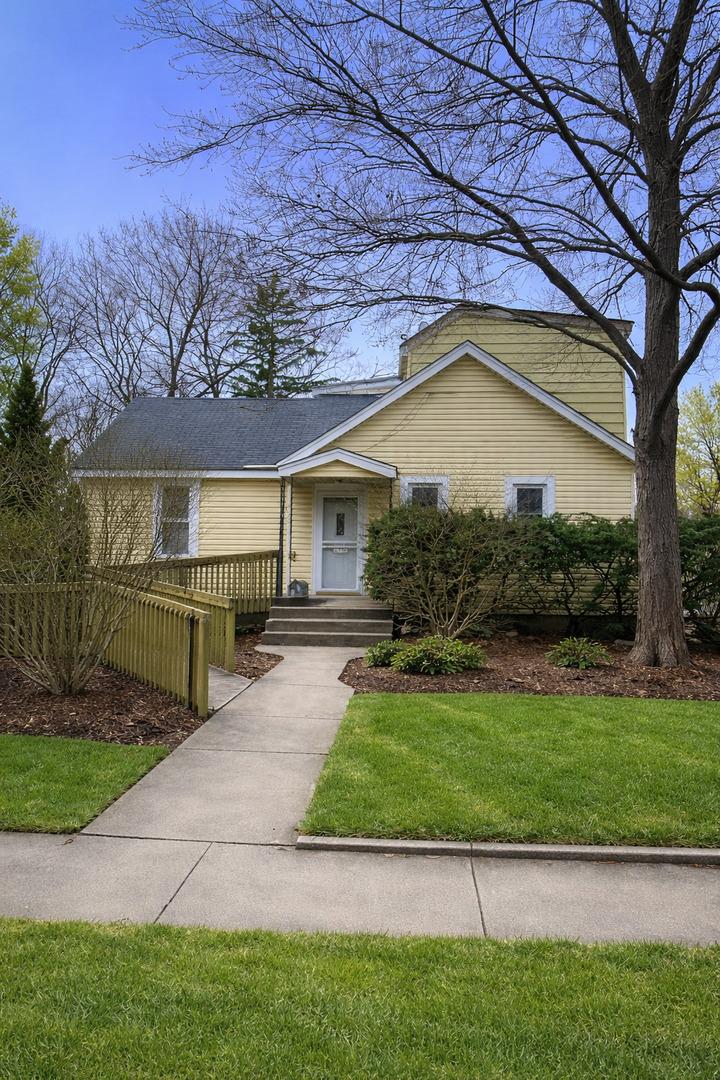 818 Bach St., Northbrook, IL 60062