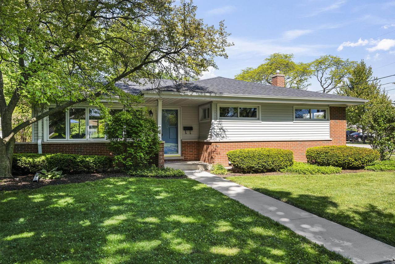 132 N Phelps Ave., Arlington Heights, IL 60004