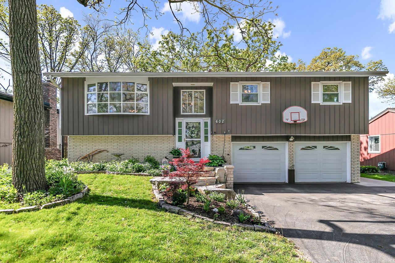 602 Delaware Dr., Lake In The Hills, IL 60156