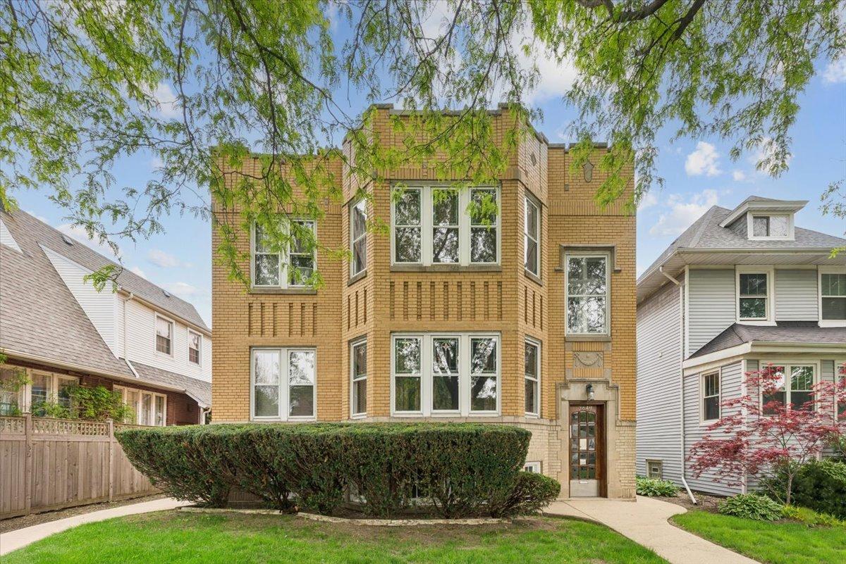 3651 N Kedvale Ave. #2B, Chicago, IL 60641