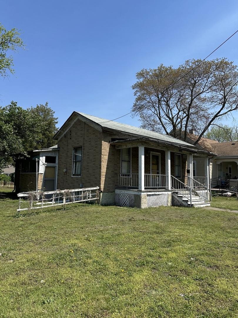 326 West North St., Duquoin, IL 62832