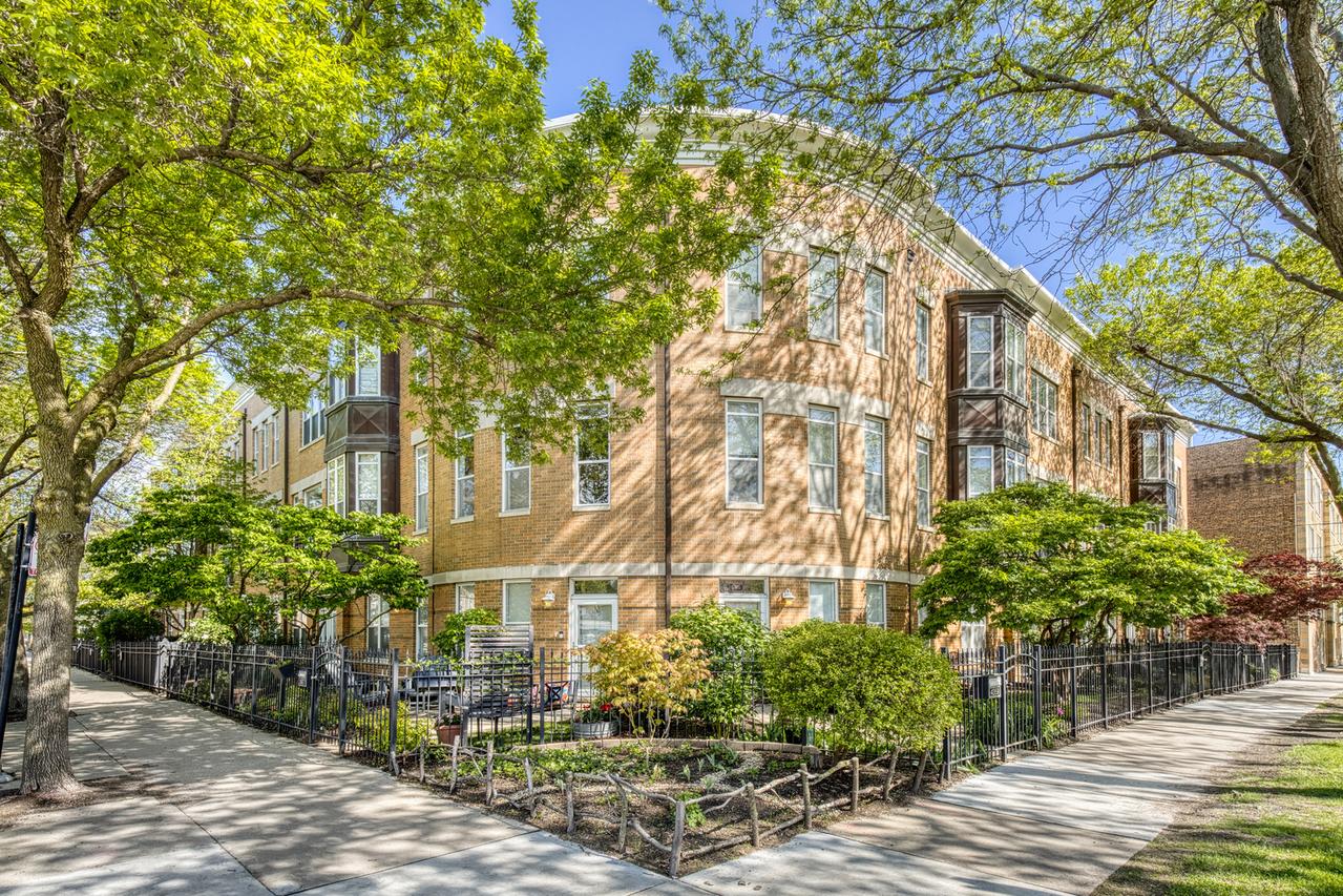 2477 W Montrose Ave., Chicago, IL 60618