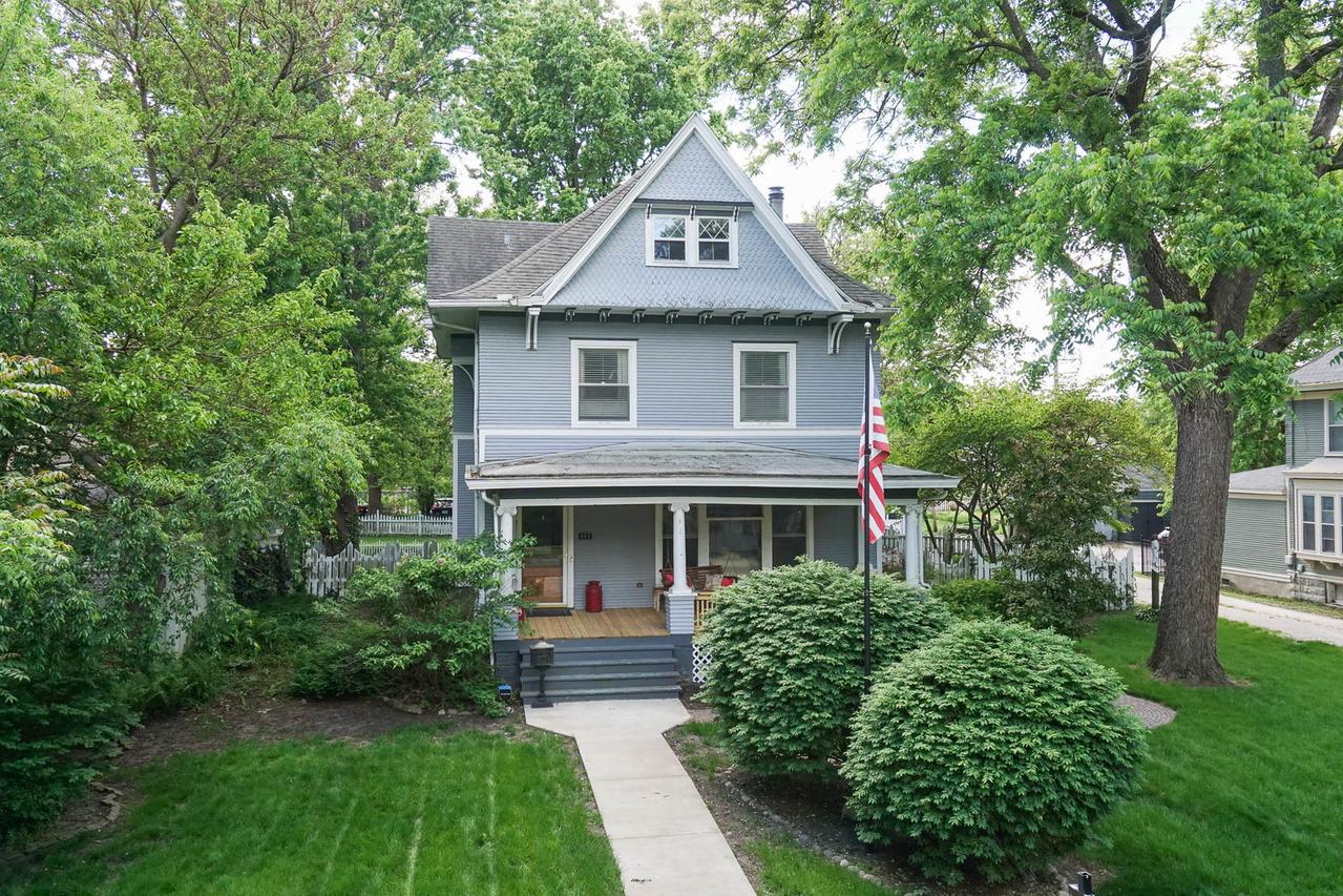 903 E Jefferson St., Bloomington, IL 61701