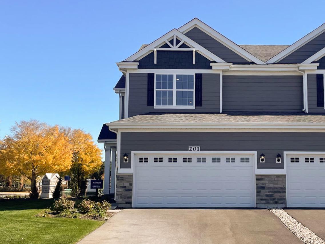 201 Charlestowne Lakes Dr., St. Charles, IL 60174