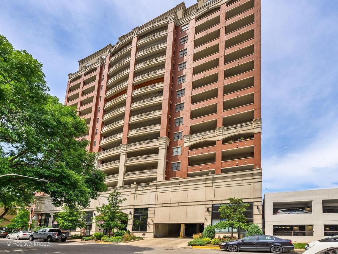828 W Grace St. #1404, Chicago, IL 60613