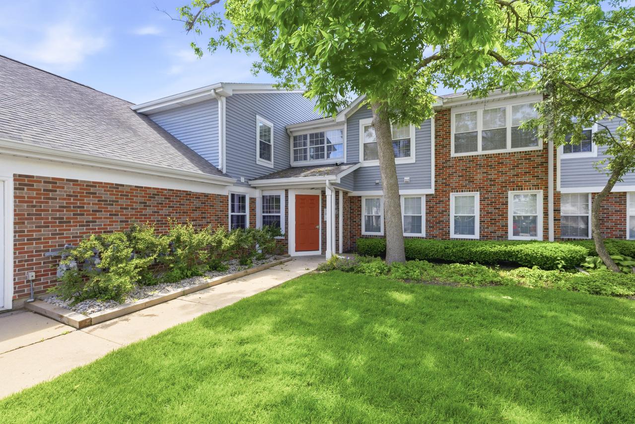 207 W Jennifer Ln. #2-1A, Palatine, IL 60067