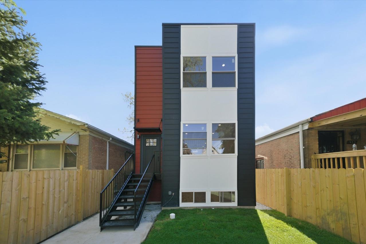 939 N Harding Ave., Chicago, IL 60651