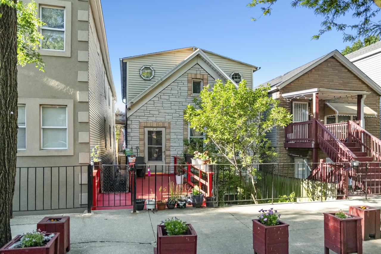 2123 W Cullerton St., Chicago, IL 60608