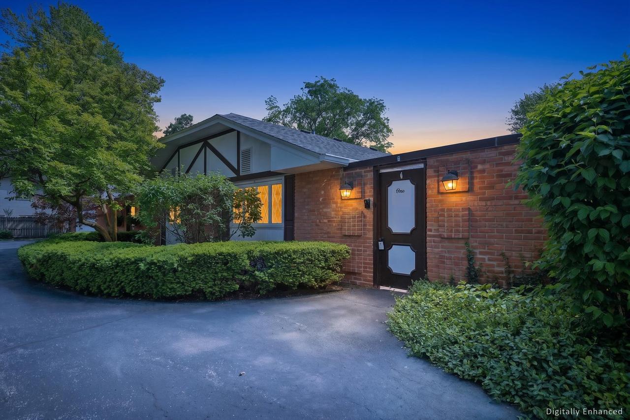 1 Carlisle On Duxbury Ct., Rolling Meadows, IL 60008
