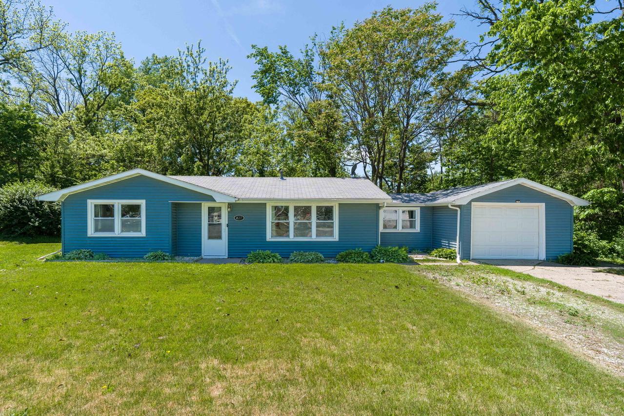 427 14th Ave., Silvis, IL 61282