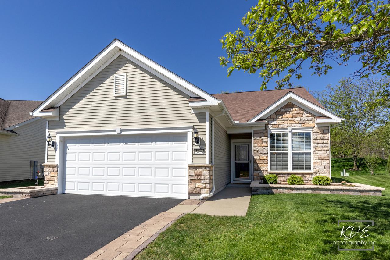 2898 Stoney Creek Dr., Elgin, IL 60124