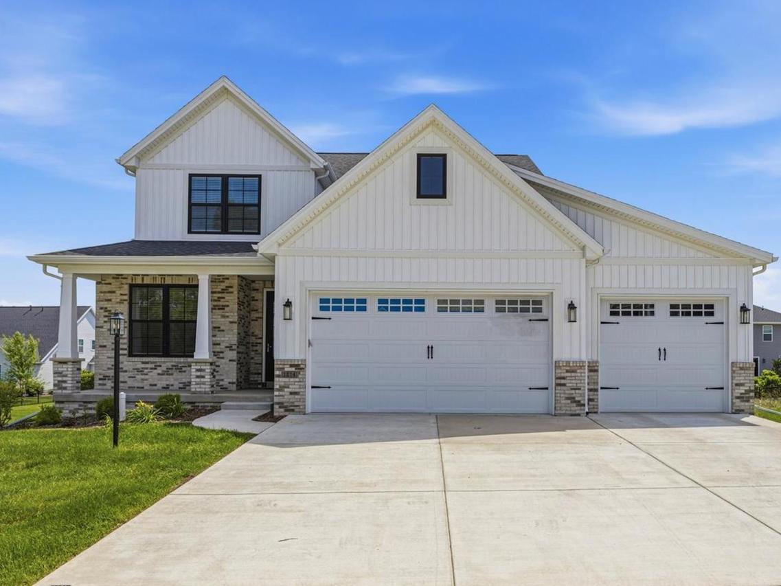 1214 Briarwood Ln., Mahomet, IL 61853