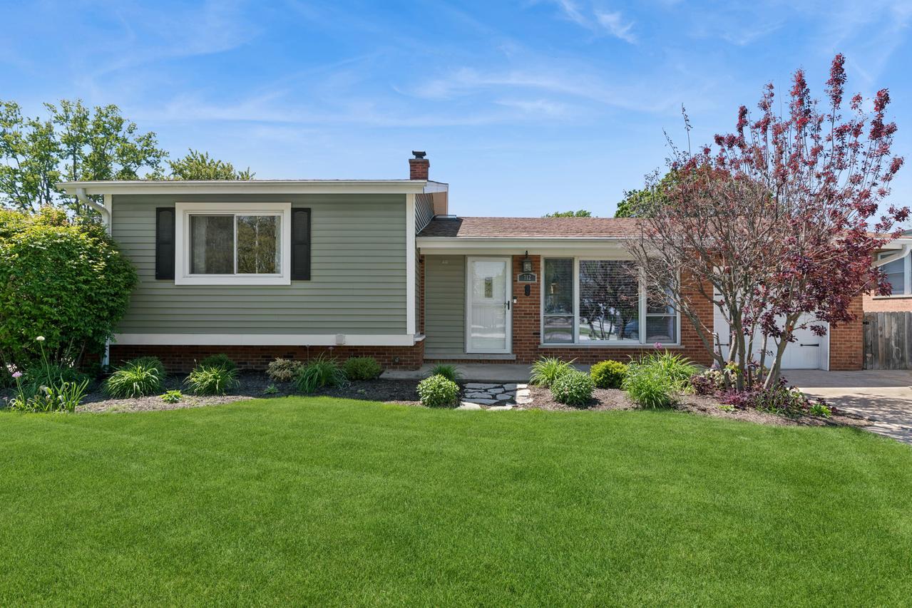 712 Arthur Dr., Lombard, IL 60148