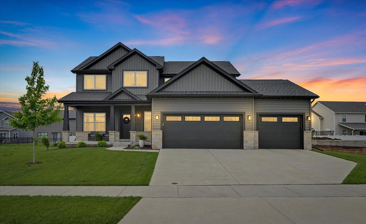 512 Wheatley Dr., Mahomet, IL 61853