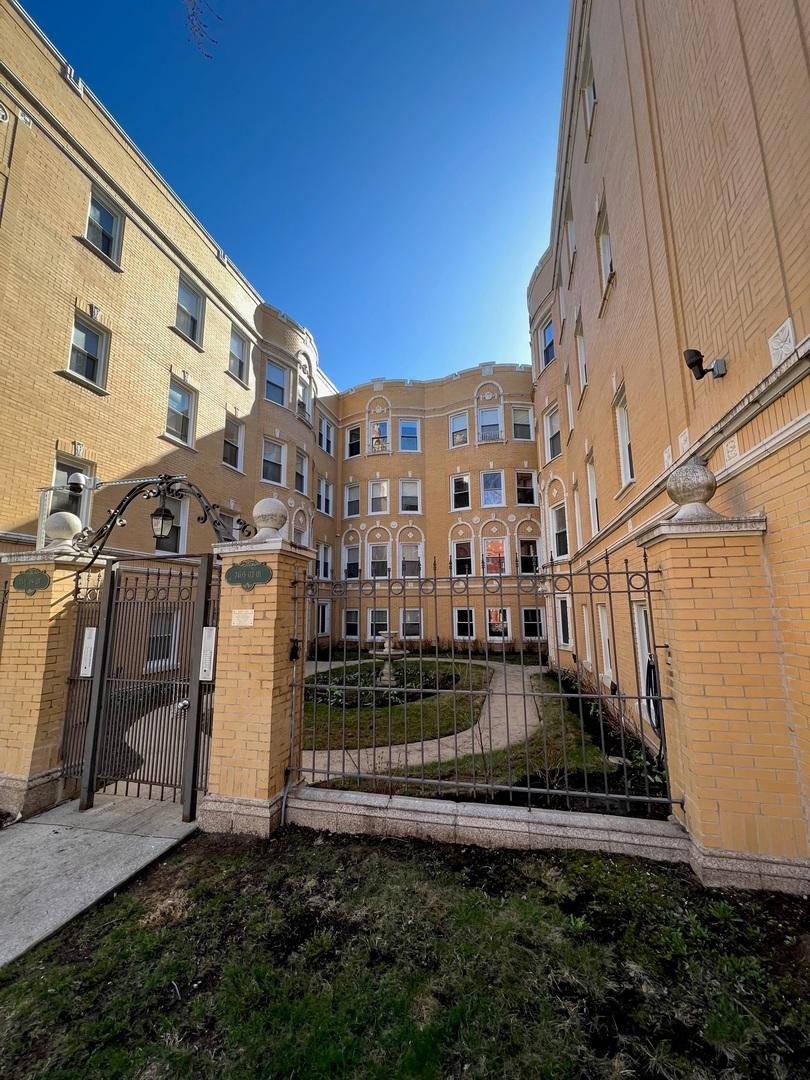 7411 N Hoyne Ave. #2, Chicago, IL 60645