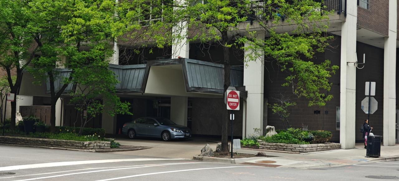 201 E Chestnut St. #17C, Chicago, IL 60611
