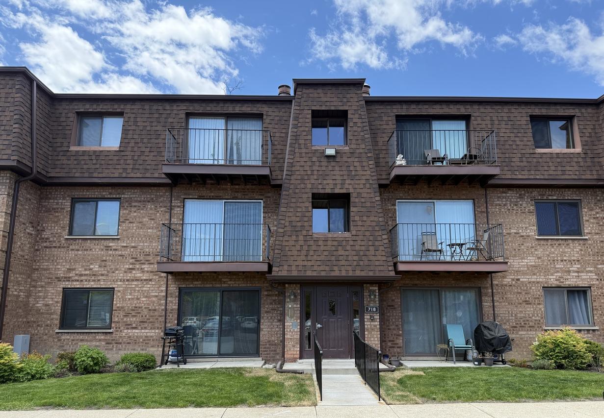 718 Cobblestone Cir. #C, Glenview, IL 60025
