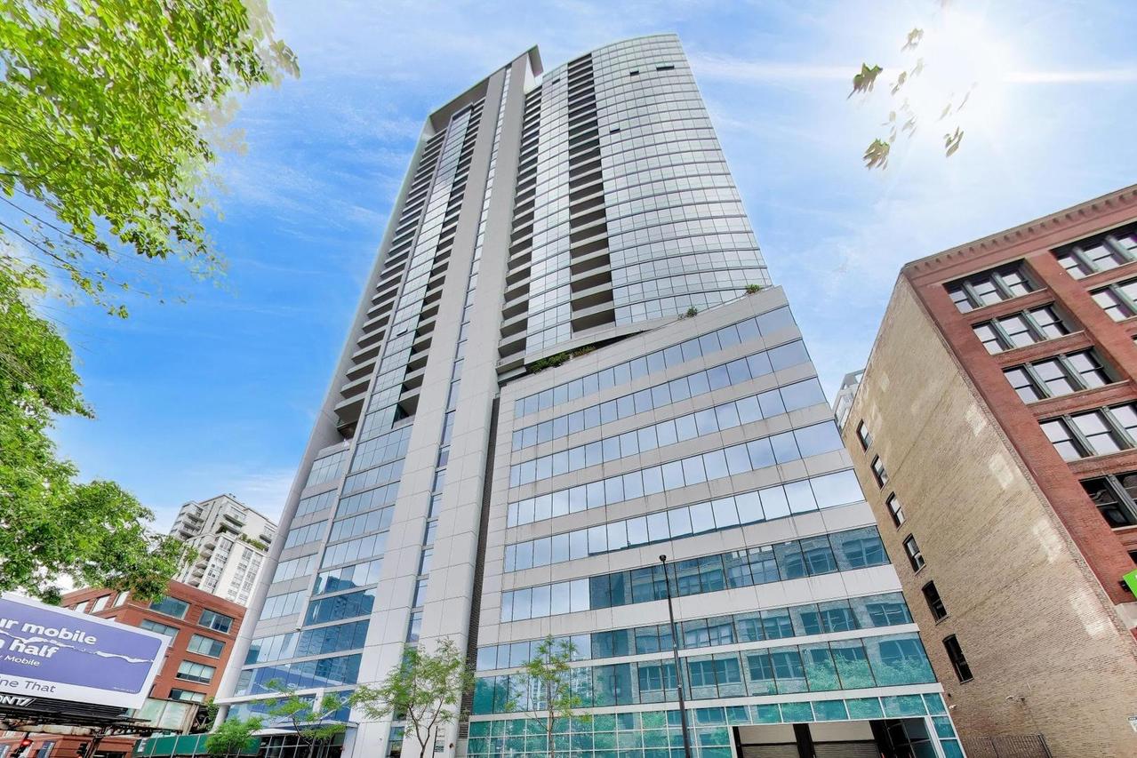 303 W Ohio St. #2702, Chicago, IL 60610