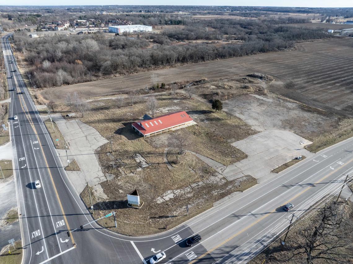 5511 Us Route 12, Richmond, IL 60071