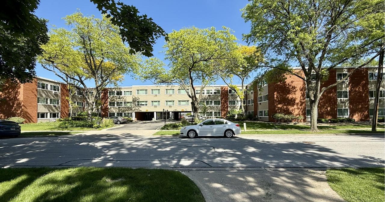 1139 Leavitt Ave. #212, Flossmoor, IL 60422