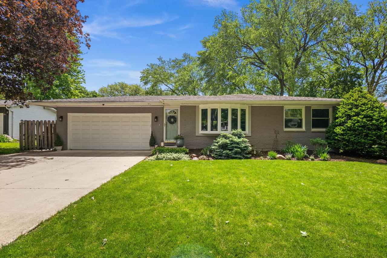 1515 Jewel Ave., St. Charles, IL 60174