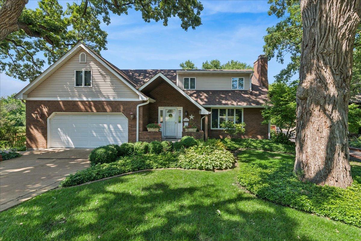 2244 Country Knoll Ln., Elgin, IL 60123