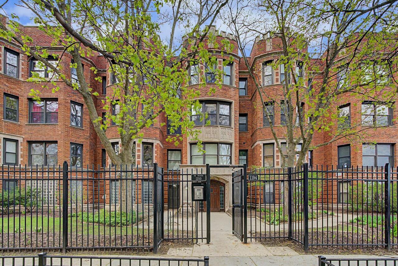 1200 W Sherwin Ave. #2K, Chicago, IL 60626