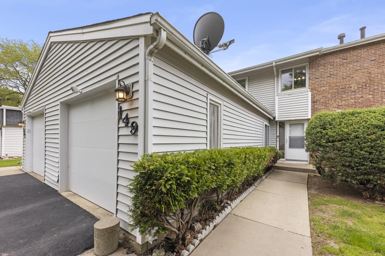 149 Thomas Rd., Bolingbrook, IL 60440