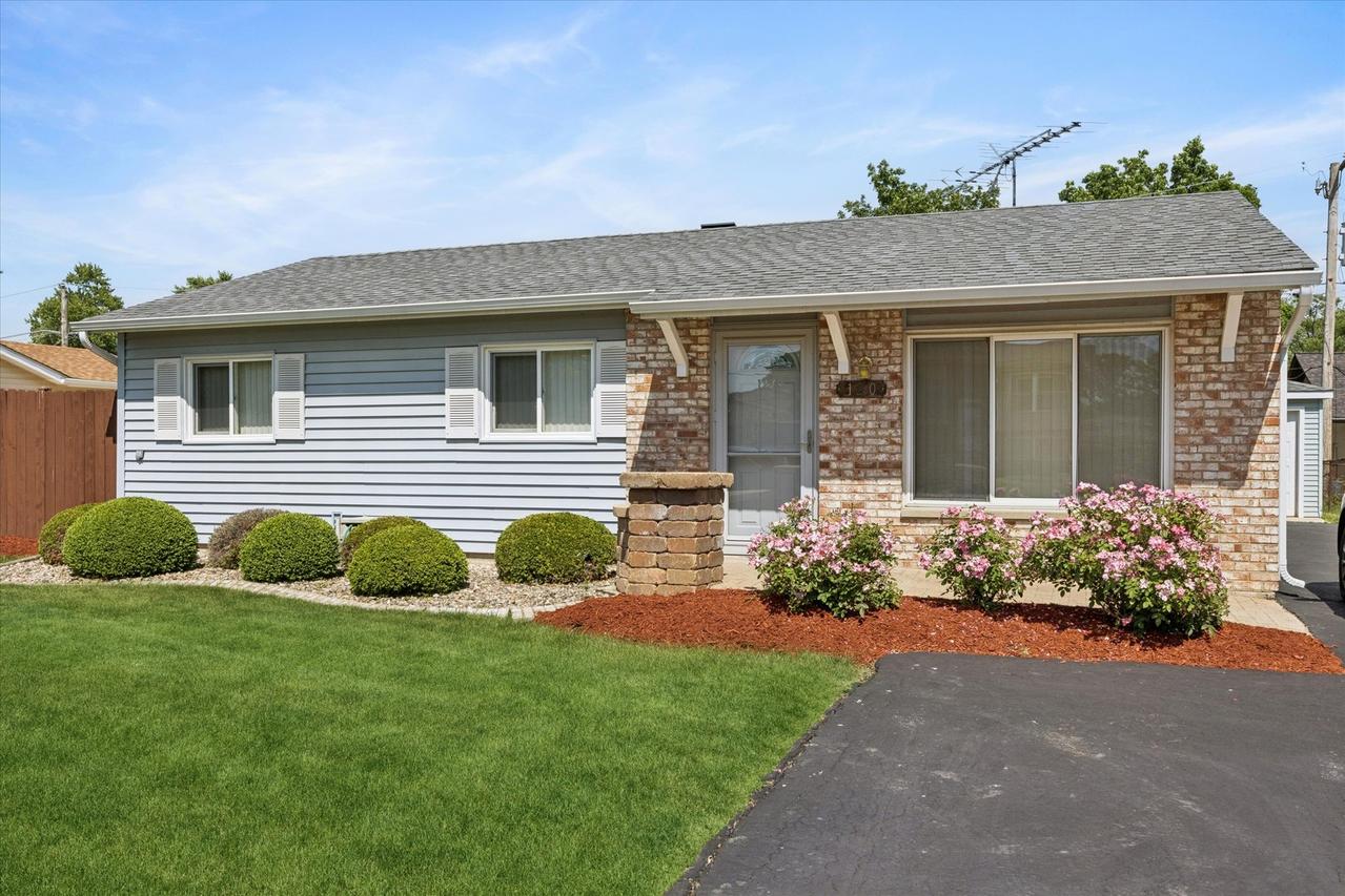 120 Olympic Dr., Bolingbrook, IL 60440
