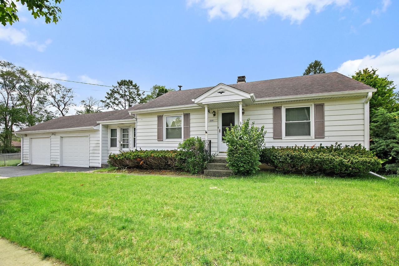 209 Beach Dr., Algonquin, IL 60102