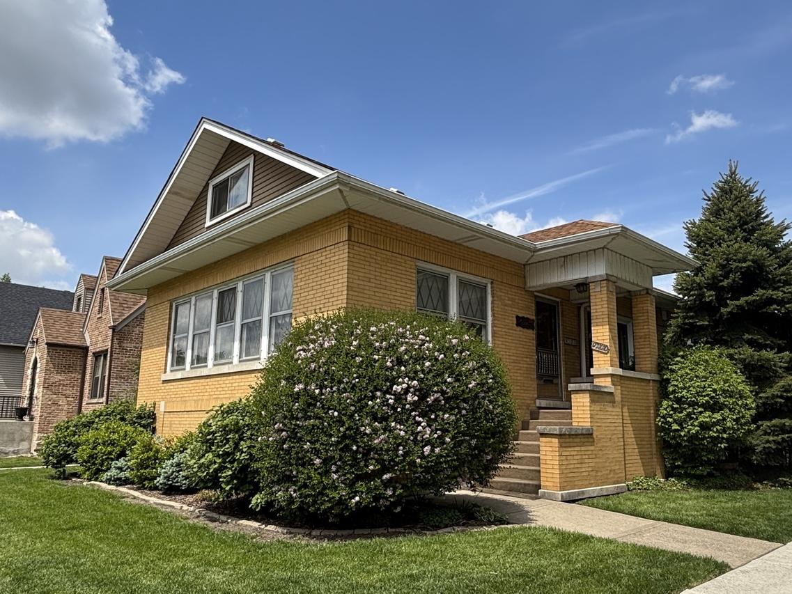9100 Sheridan Ave., Brookfield, IL 60513