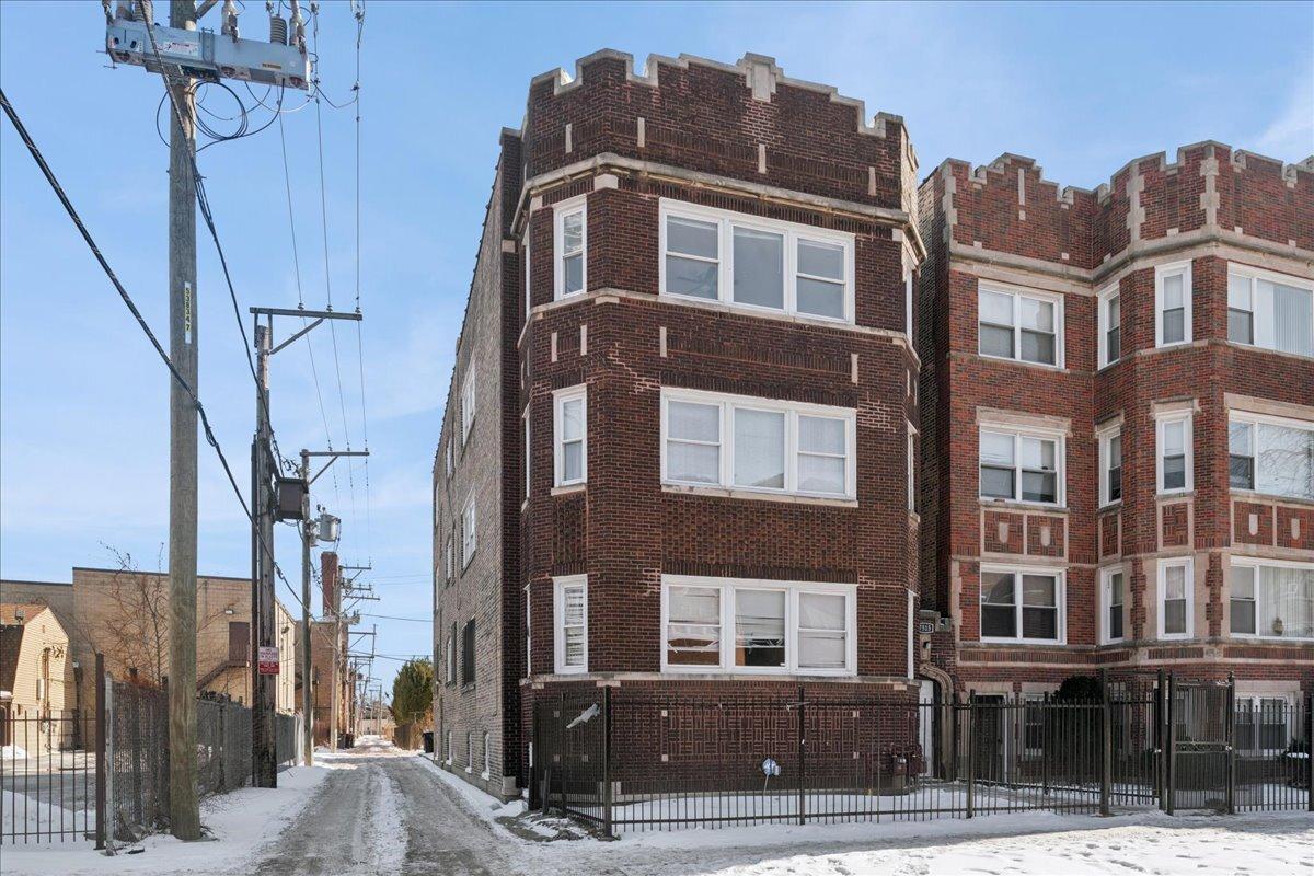 7515 S Essex Ave., Chicago, IL 60649