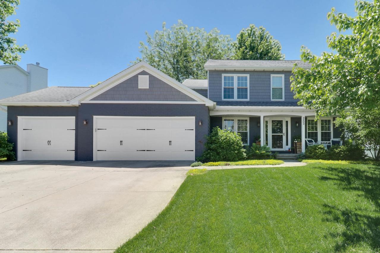 3203 Eagle Crest Rd., Bloomington, IL 61704