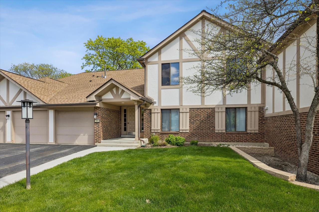 826 Thornton Ct. #2AL, Schaumburg, IL 60193