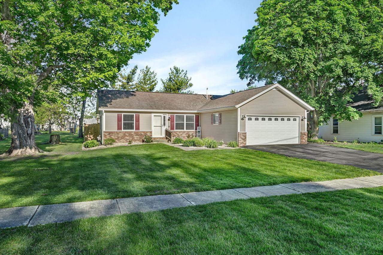 209 N Pine St., Gardner, IL 60424